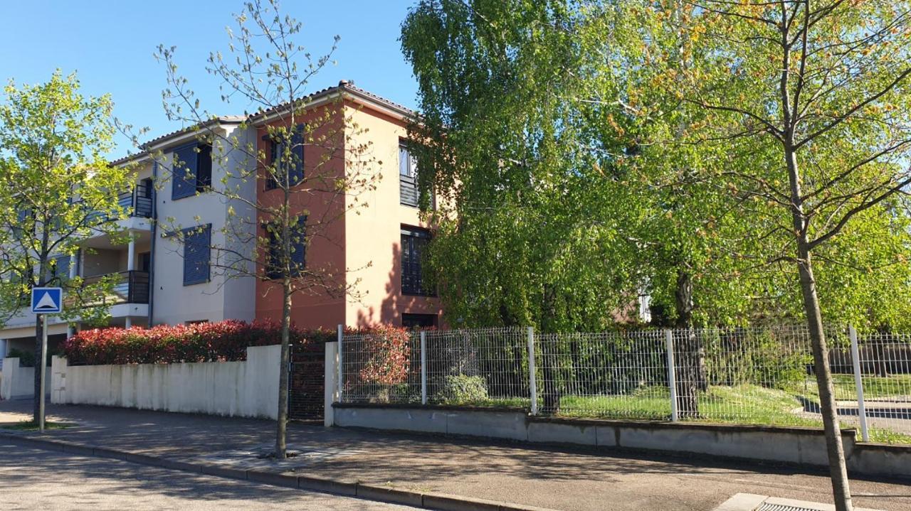 Le Loft De Genas - La Cabane Екстер'єр фото