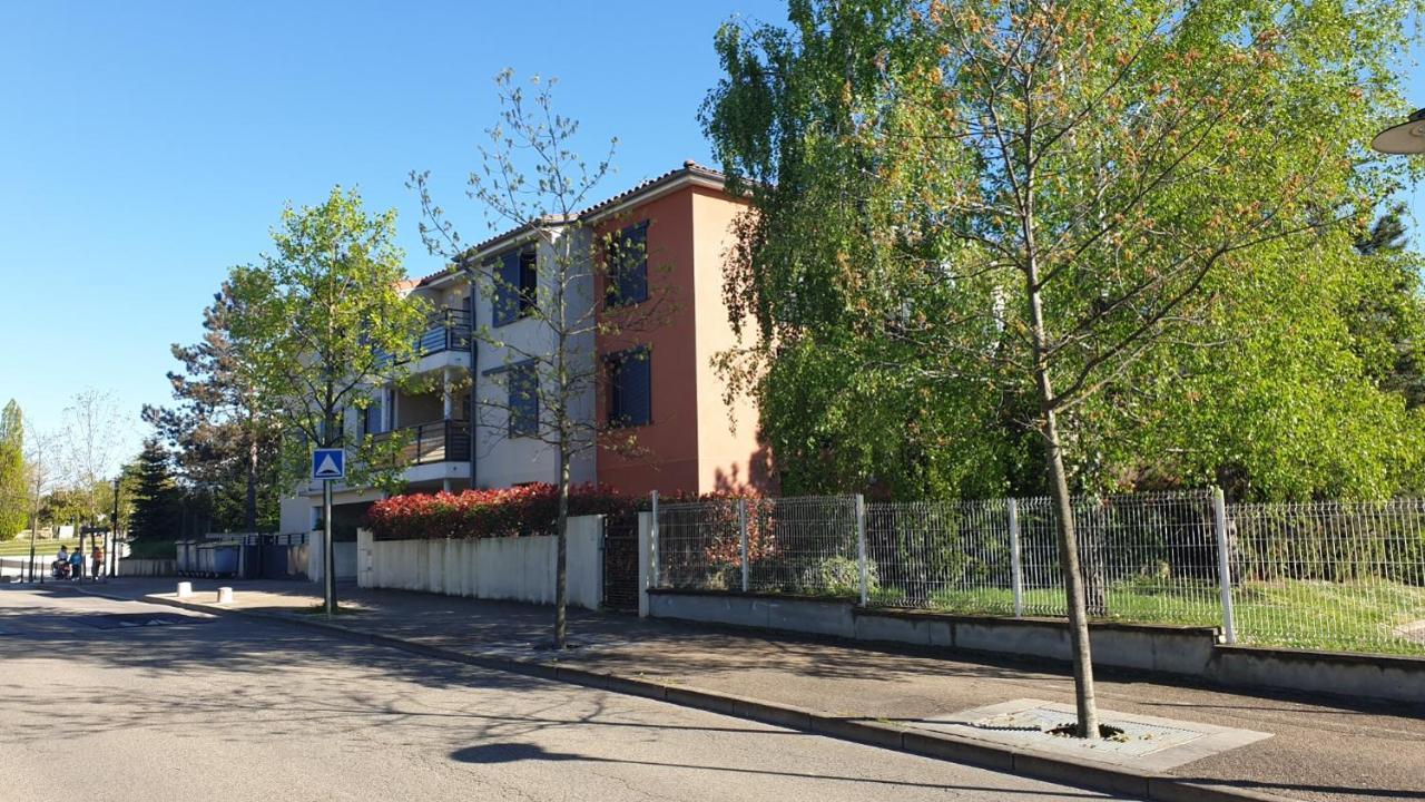 Le Loft De Genas - La Cabane Екстер'єр фото